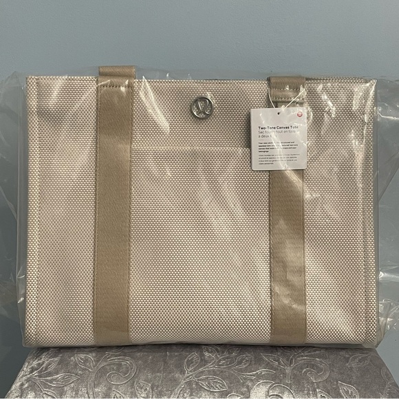 NWT Lululemon Two Tone Canvas Tote Bag 10L Mojave Tan / Light Ivory - Picture 11 of 12